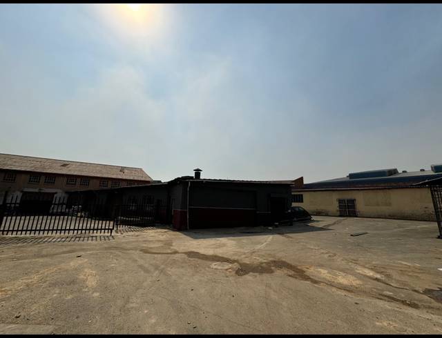 3,110M² WAREHOUSE TO LET IN INDUSTRIA WEST